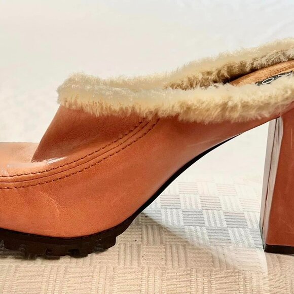 Size 8.5 Medium XOXO Dark Tan Leather Saddle Clogs with Fur Edge & Microsuede In - Picture 5 of 11